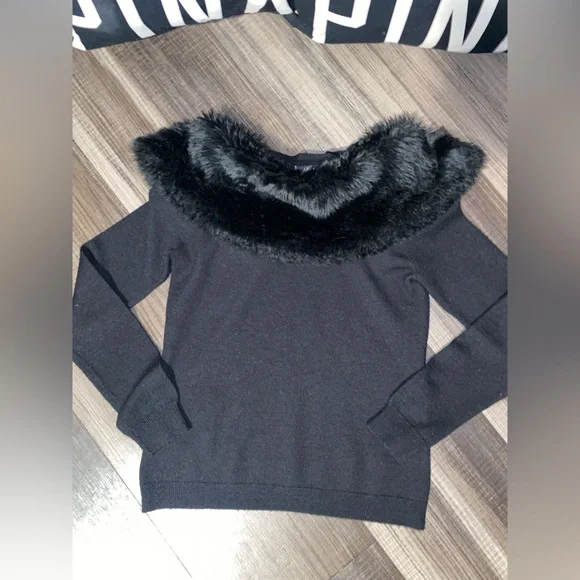 Anne Klein Black Sweater with Faux Fur Trim - Picture 3 of 9